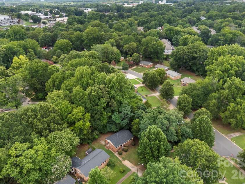 9408 Spruce Pine Place, Charlotte, NC 28210.  MLS# CAR4403457, YatesRealty ID 36921. 