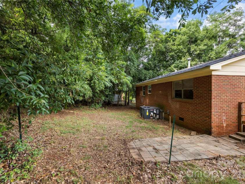 9408 Spruce Pine Place, Charlotte, NC 28210.  MLS# CAR4403457, YatesRealty ID 36921. 