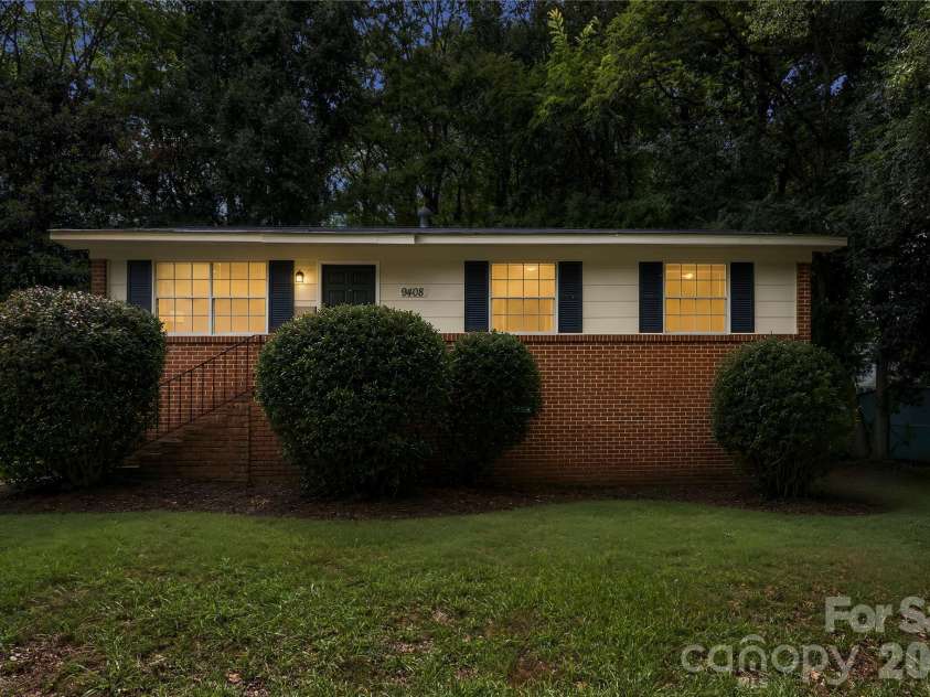 9408 Spruce Pine Place, Charlotte, NC 28210.  MLS# CAR4403457, YatesRealty ID 36921. 
