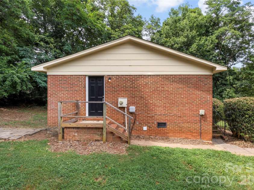 9408 Spruce Pine Place, Charlotte, NC 28210.  MLS# CAR4403457, YatesRealty ID 36921. 