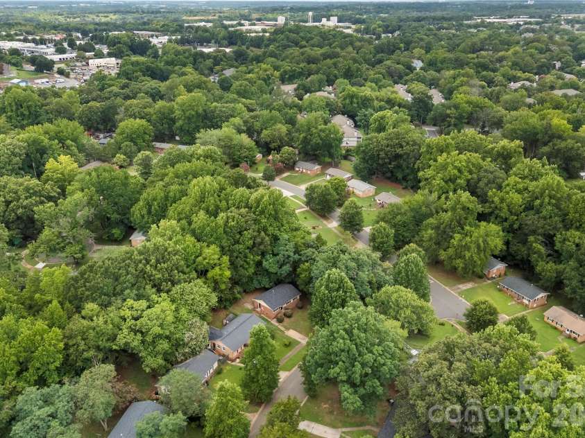9408 Spruce Pine Place, Charlotte, NC 28210.  MLS# CAR4403457, YatesRealty ID 36921. 