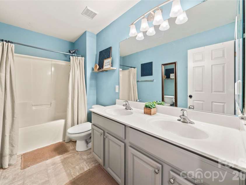 557 Fair Oaks Drive, Fort Mill, SC 29708.  MLS# CAR4403239, YatesRealty ID 36924. 