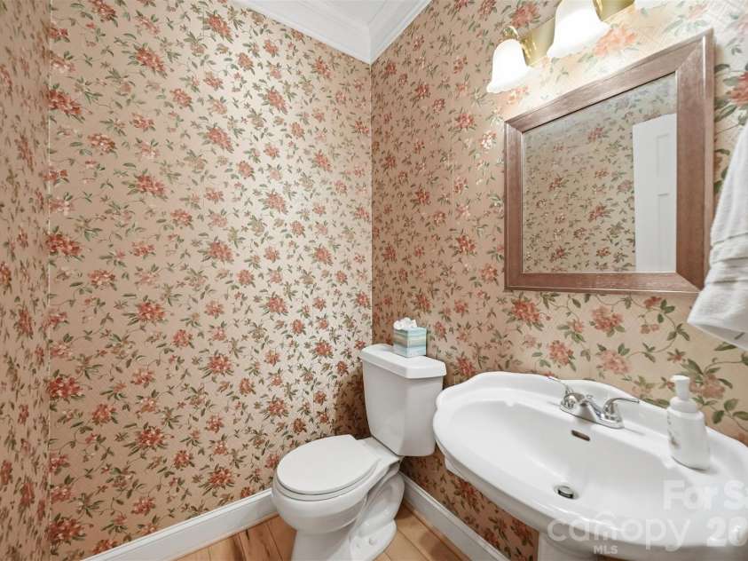 277 Rembrandt Drive, Boone, NC 28607.  MLS# CAR4404403, YatesRealty ID 36928. 1/2 bath main level