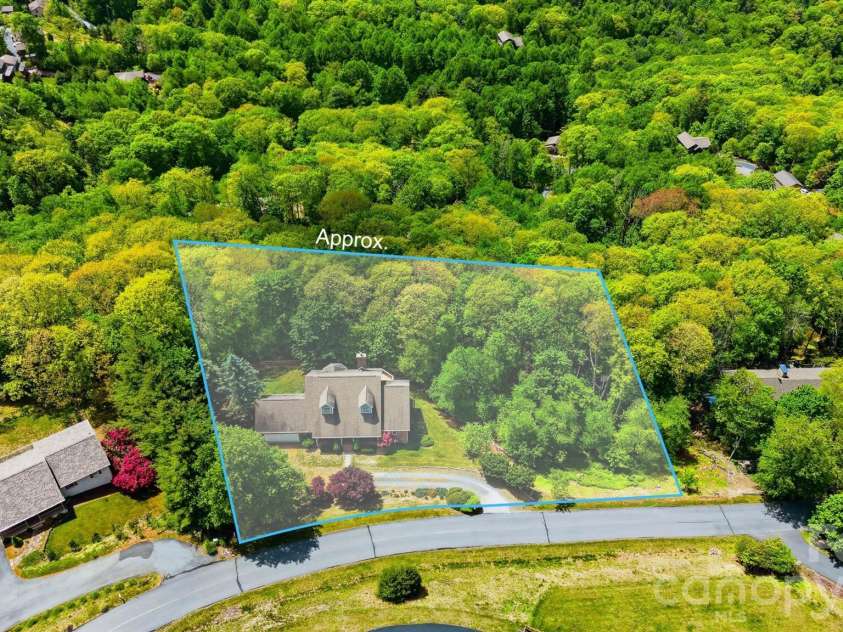 277 Rembrandt Drive, Boone, NC 28607.  MLS# CAR4404403, YatesRealty ID 36928. 
