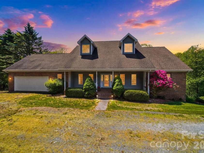 277 Rembrandt Drive, Boone, NC 28607.  MLS# CAR4404403, YatesRealty ID 36928. 