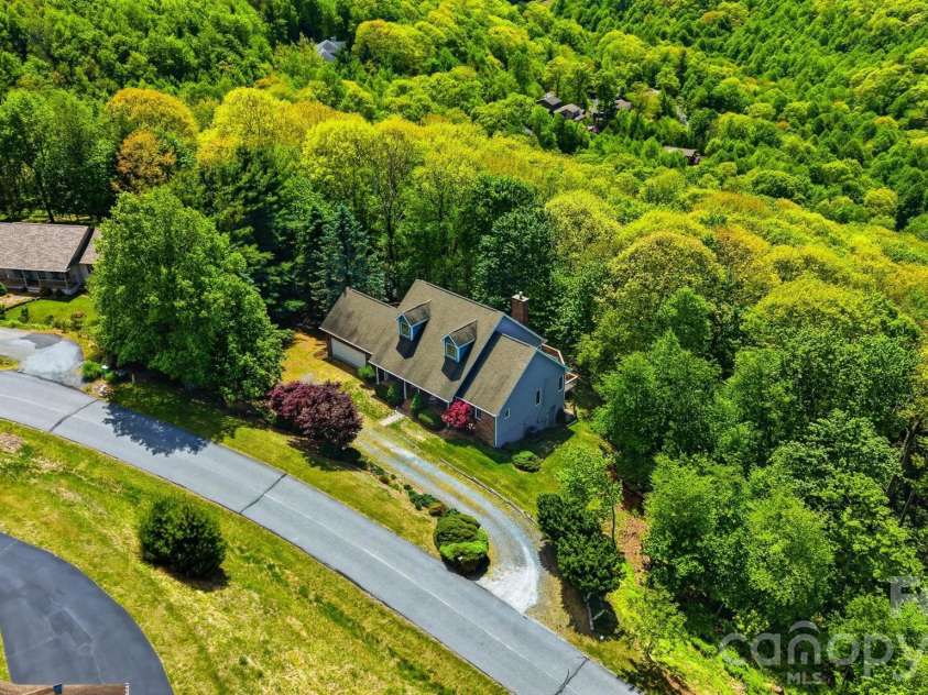 277 Rembrandt Drive, Boone, NC 28607.  MLS# CAR4404403, YatesRealty ID 36928. 