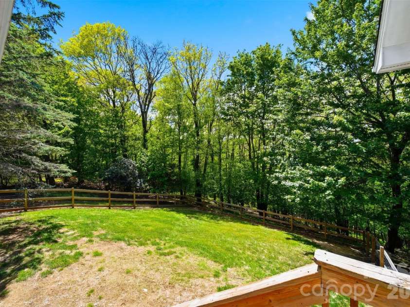 277 Rembrandt Drive, Boone, NC 28607.  MLS# CAR4404403, YatesRealty ID 36928. 