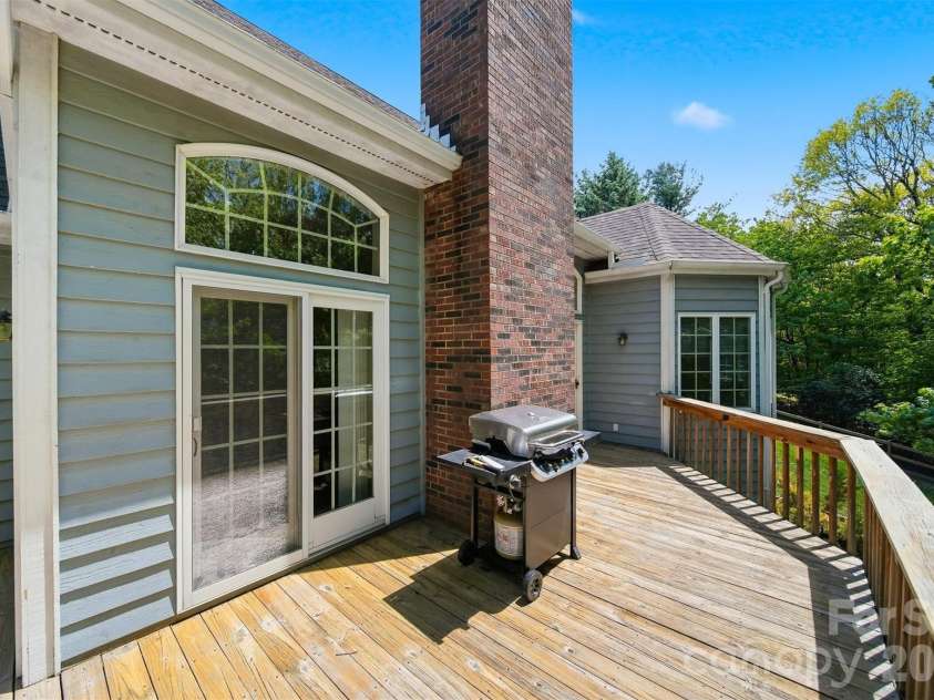 277 Rembrandt Drive, Boone, NC 28607.  MLS# CAR4404403, YatesRealty ID 36928. 