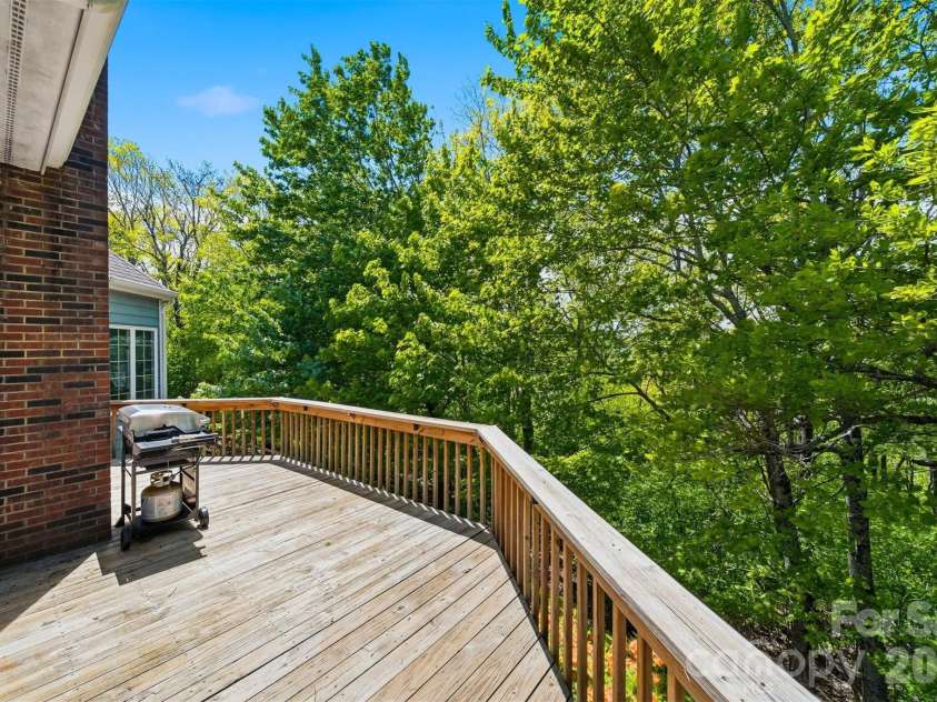 277 Rembrandt Drive, Boone, NC 28607.  MLS# CAR4404403, YatesRealty ID 36928. 