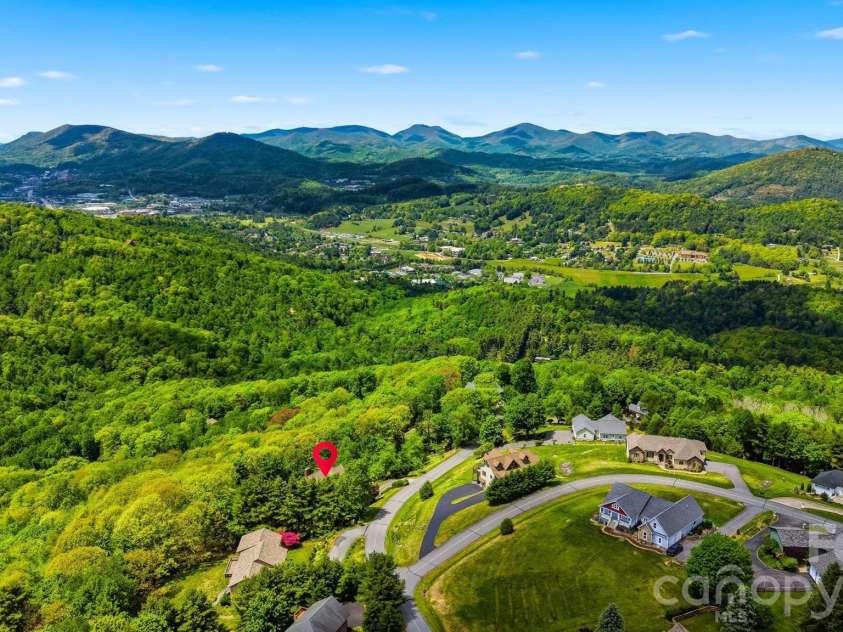 277 Rembrandt Drive, Boone, NC 28607.  MLS# CAR4404403, YatesRealty ID 36928. 