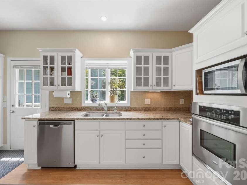 277 Rembrandt Drive, Boone, NC 28607.  MLS# CAR4404403, YatesRealty ID 36928. Kitchen