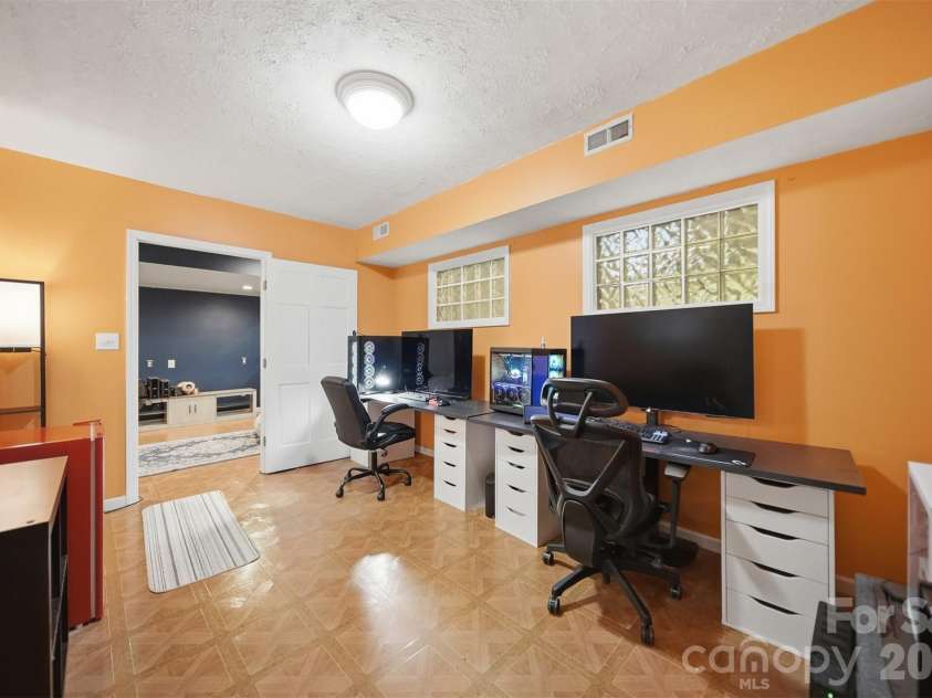 277 Rembrandt Drive, Boone, NC 28607.  MLS# CAR4404403, YatesRealty ID 36928. Lower Flex Space