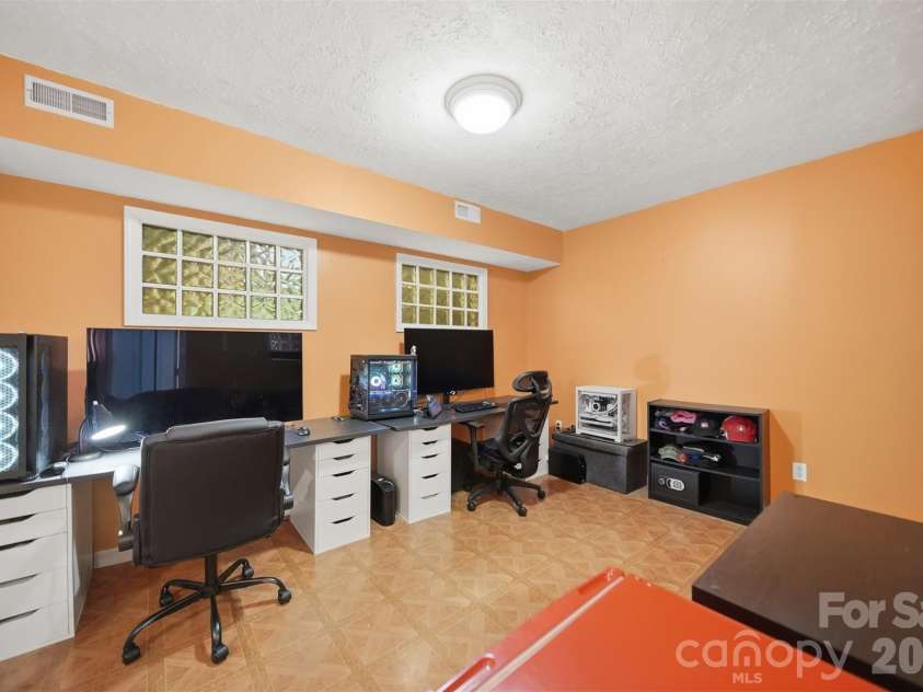 277 Rembrandt Drive, Boone, NC 28607.  MLS# CAR4404403, YatesRealty ID 36928. Lower Flex Space