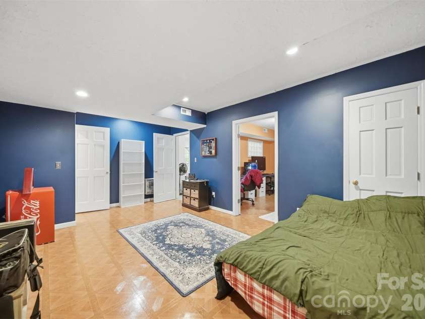 277 Rembrandt Drive, Boone, NC 28607.  MLS# CAR4404403, YatesRealty ID 36928. Lower Primary Suite