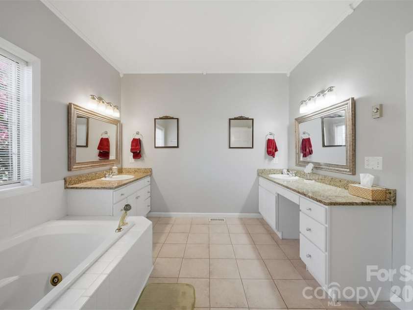 277 Rembrandt Drive, Boone, NC 28607.  MLS# CAR4404403, YatesRealty ID 36928. Primary Bath Main
