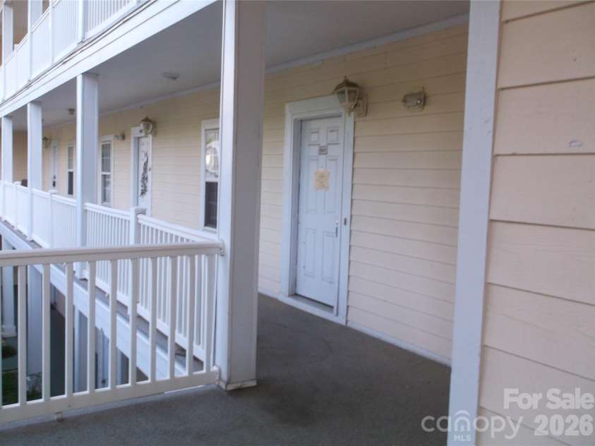 8927 Meadow Vista Road, Charlotte, NC 28213.  MLS# CAR4404521, YatesRealty ID 36929. 