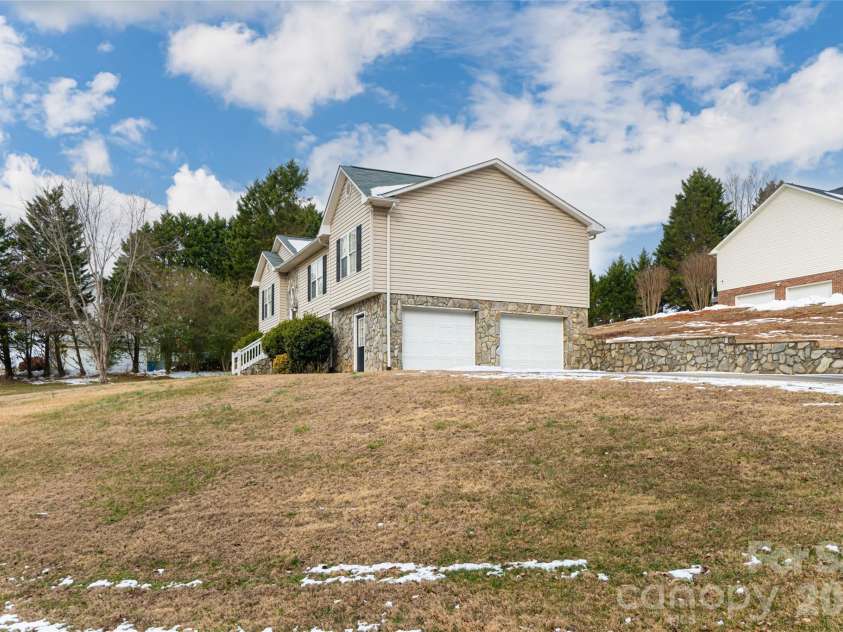 240 Taylor Circle, Granite Falls, NC 28630.  MLS# CAR4342387, YatesRealty ID 3693. 