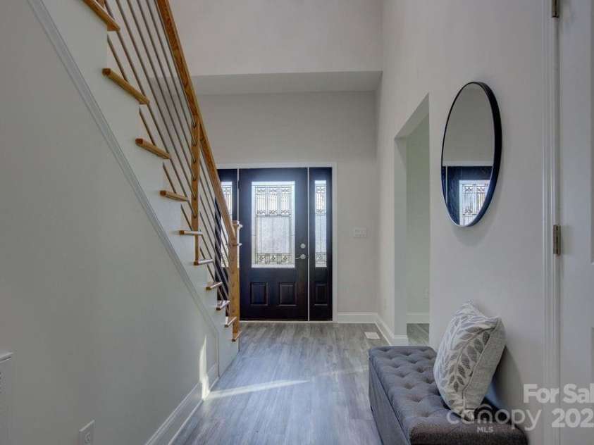 5125 Isaac Drive, Charlotte, NC 28216.  MLS# CAR4281649, YatesRealty ID 3693. 