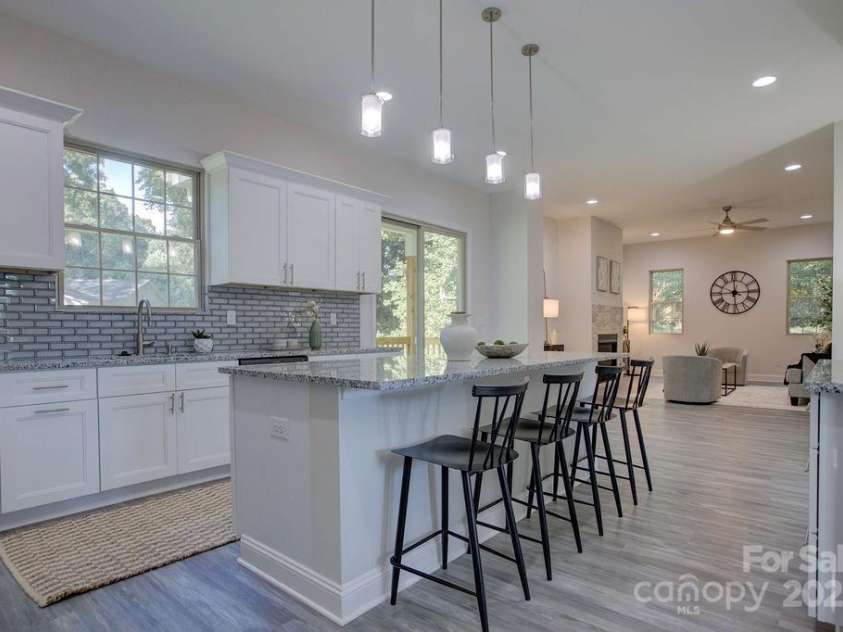 5125 Isaac Drive, Charlotte, NC 28216.  MLS# CAR4281649, YatesRealty ID 3693. 