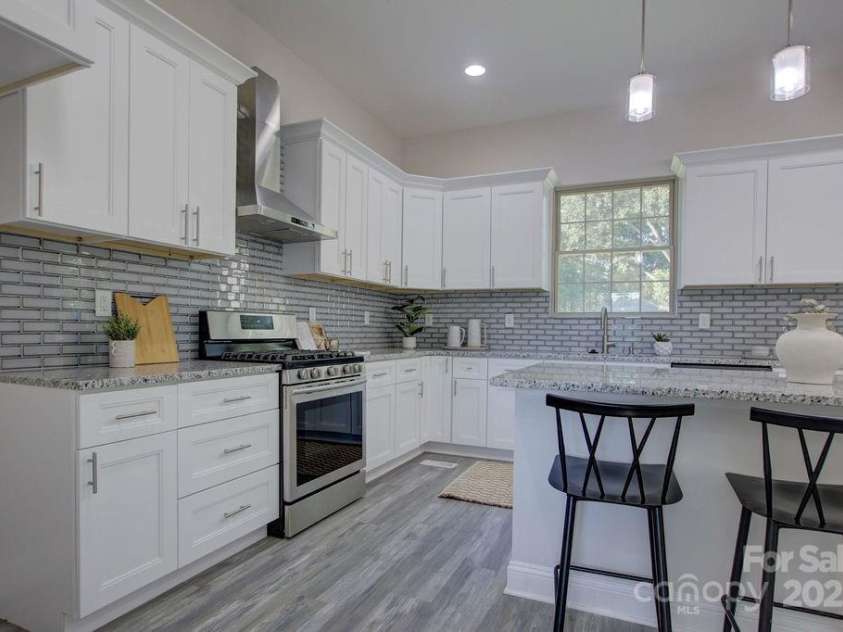 5125 Isaac Drive, Charlotte, NC 28216.  MLS# CAR4281649, YatesRealty ID 3693. 