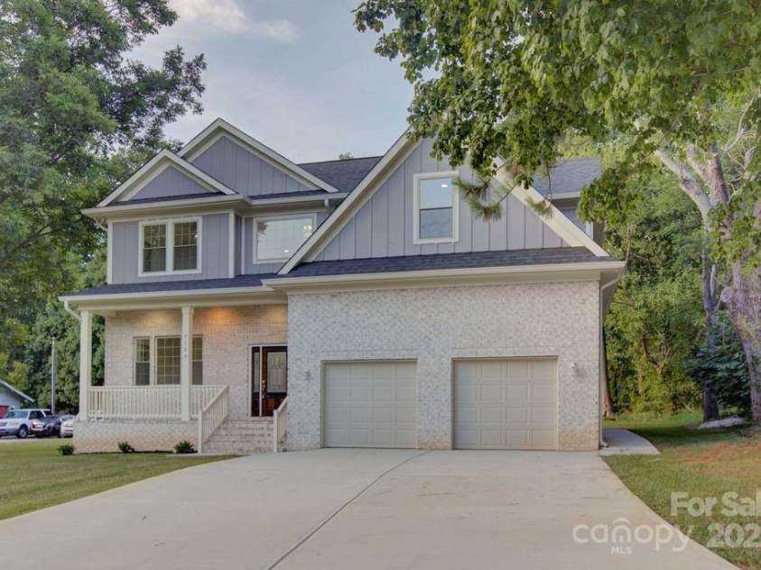 5125 Isaac Drive, Charlotte, NC 28216.  MLS# CAR4281649, YatesRealty ID 3693. 