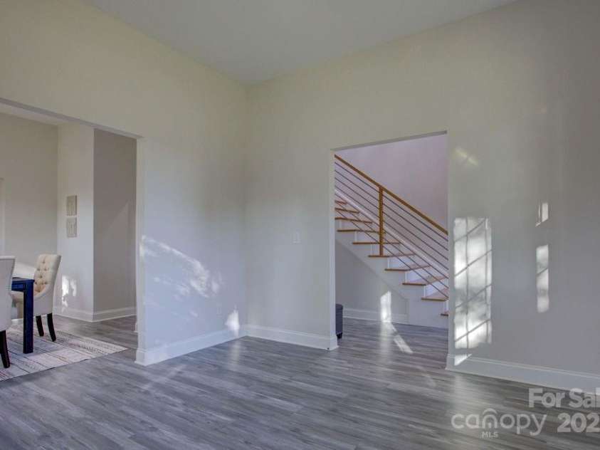 5125 Isaac Drive, Charlotte, NC 28216.  MLS# CAR4281649, YatesRealty ID 3693. Flex space