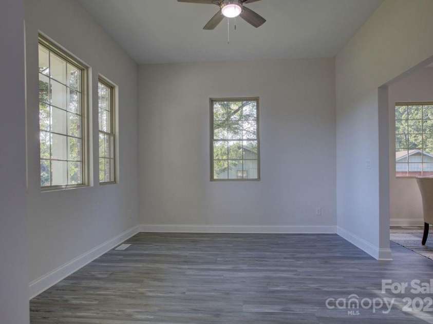 5125 Isaac Drive, Charlotte, NC 28216.  MLS# CAR4281649, YatesRealty ID 3693. Flex space