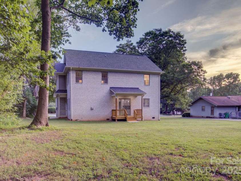5125 Isaac Drive, Charlotte, NC 28216.  MLS# CAR4281649, YatesRealty ID 3693. Leveled backyard