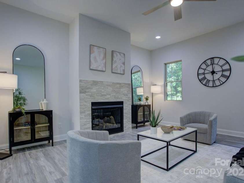 5125 Isaac Drive, Charlotte, NC 28216.  MLS# CAR4281649, YatesRealty ID 3693. Living room