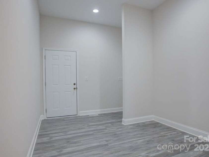 5125 Isaac Drive, Charlotte, NC 28216.  MLS# CAR4281649, YatesRealty ID 3693. Oversized mudroom