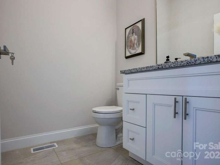 5125 Isaac Drive, Charlotte, NC 28216.  MLS# CAR4281649, YatesRealty ID 3693. Powder room
