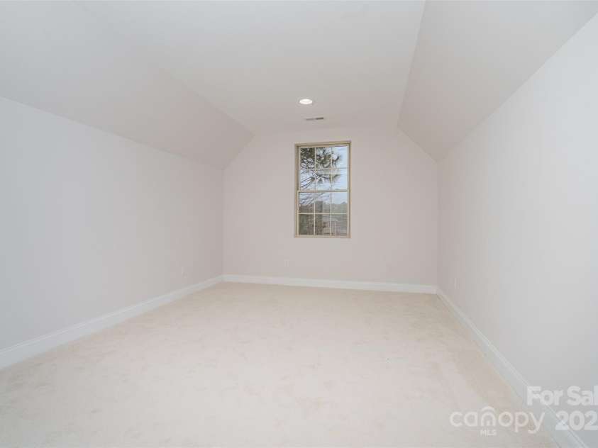 5125 Isaac Drive, Charlotte, NC 28216.  MLS# CAR4327672, YatesRealty ID 3693. Bonus Room / Bedroom 4
