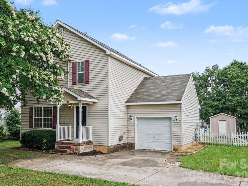 10346 Cannarti Drive, Charlotte, NC 28273.  MLS# CAR4403676, YatesRealty ID 36930. 