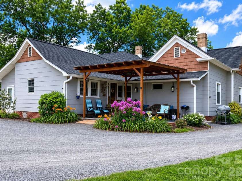 370 Buck Drive, Salisbury, NC 28146.  MLS# CAR4395809, YatesRealty ID 36932. 