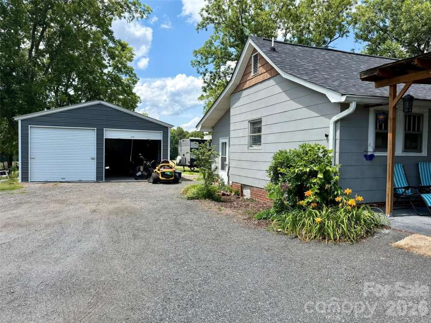 370 Buck Drive, Salisbury, NC 28146.  MLS# CAR4395809, YatesRealty ID 36932. 