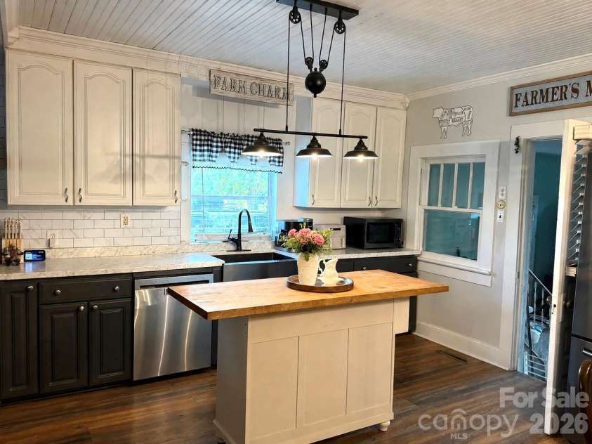 370 Buck Drive, Salisbury, NC 28146.  MLS# CAR4395809, YatesRealty ID 36932. 