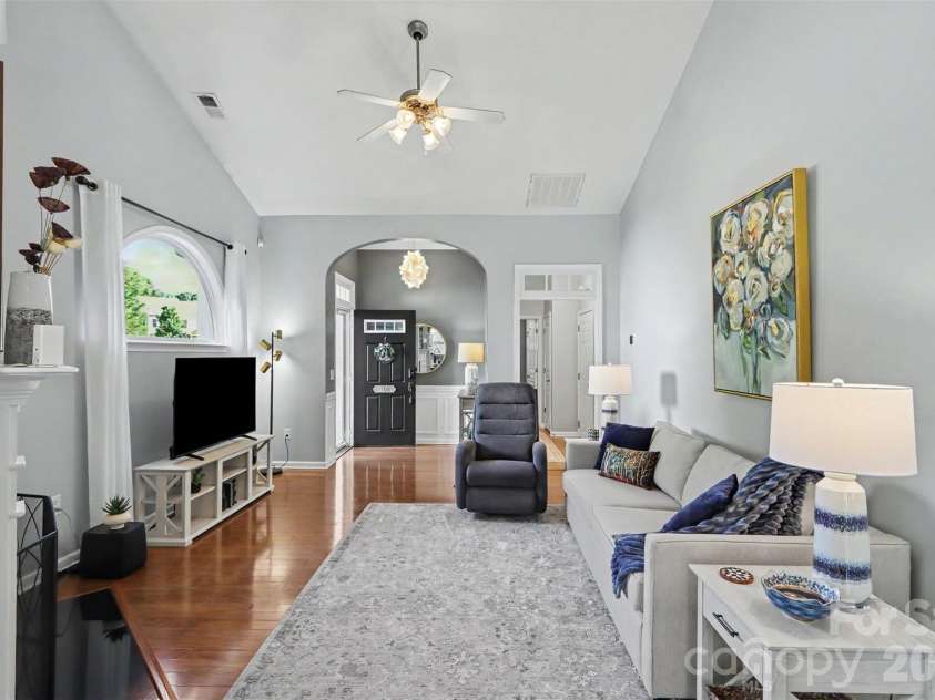 200 Park View Drive, Belmont, NC 28012.  MLS# CAR4397923, YatesRealty ID 36933. 