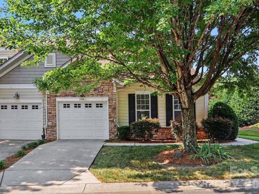 200 Park View Drive, Belmont, NC 28012.  MLS# CAR4397923, YatesRealty ID 36933. 