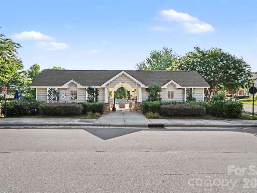 200 Park View Drive, Belmont, NC 28012.  MLS# CAR4397923, YatesRealty ID 36933. 
