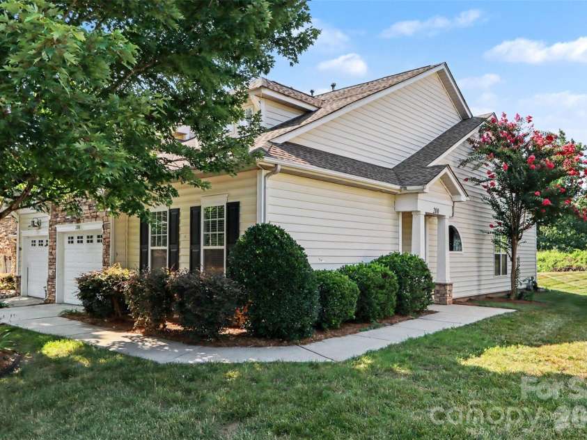 200 Park View Drive, Belmont, NC 28012.  MLS# CAR4397923, YatesRealty ID 36933. End unit with one car garage.