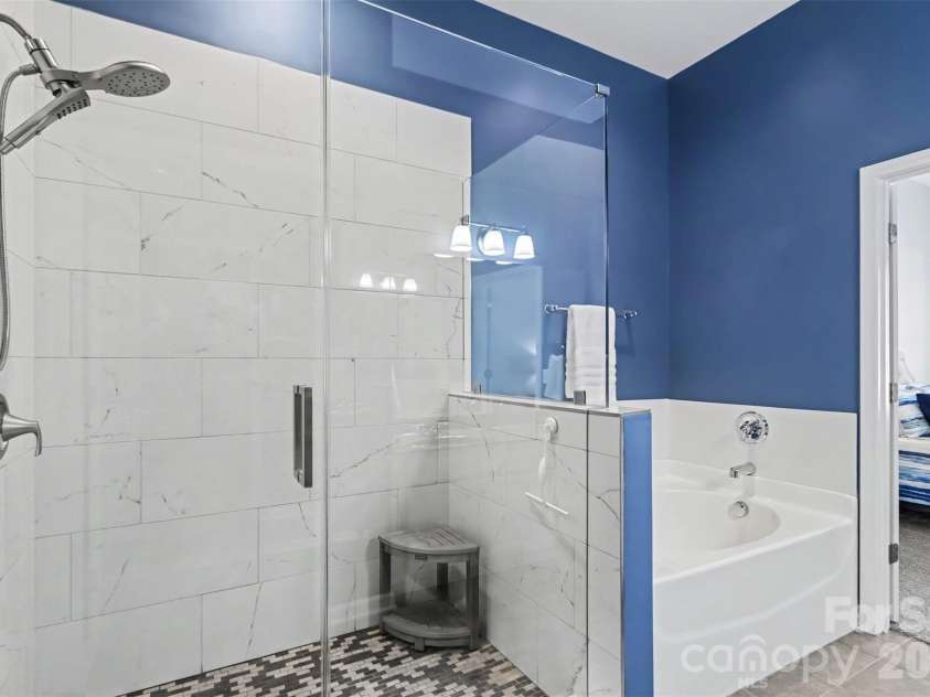 200 Park View Drive, Belmont, NC 28012.  MLS# CAR4397923, YatesRealty ID 36933. Large walk in shower.