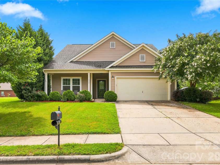 116 Water Ski Drive, Statesville, NC 28677.  MLS# CAR4401813, YatesRealty ID 36934. 