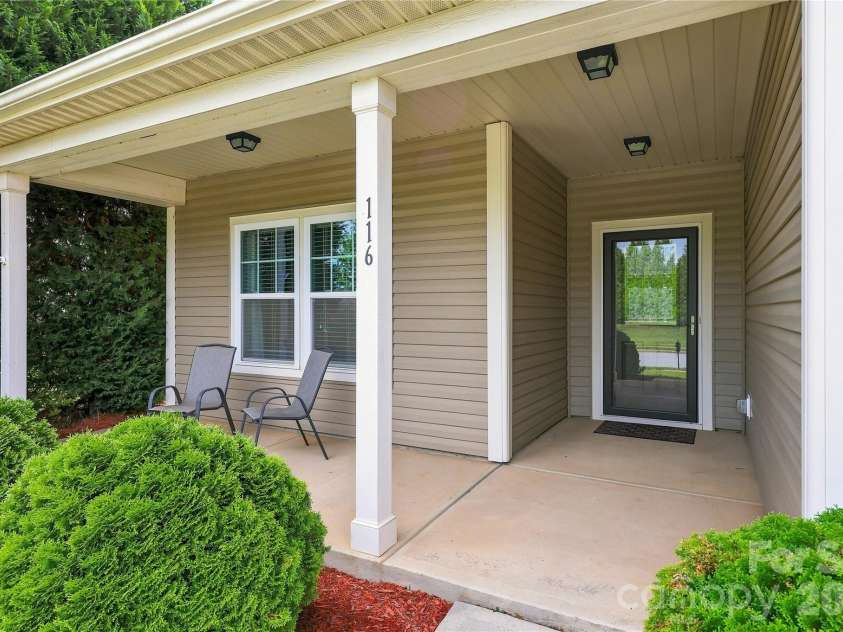 116 Water Ski Drive, Statesville, NC 28677.  MLS# CAR4401813, YatesRealty ID 36934. 