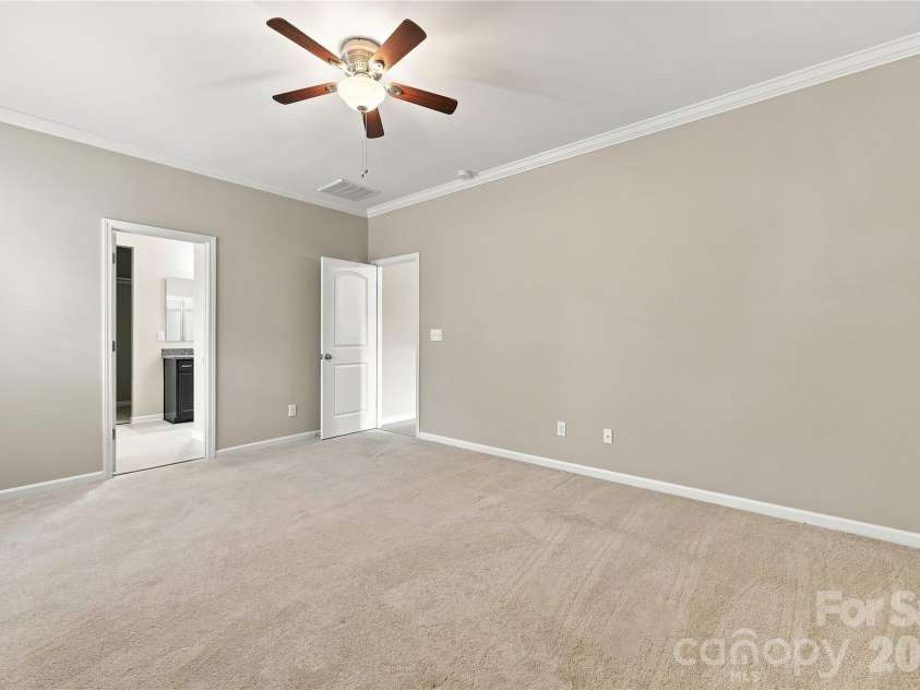 116 Water Ski Drive, Statesville, NC 28677.  MLS# CAR4401813, YatesRealty ID 36934. 