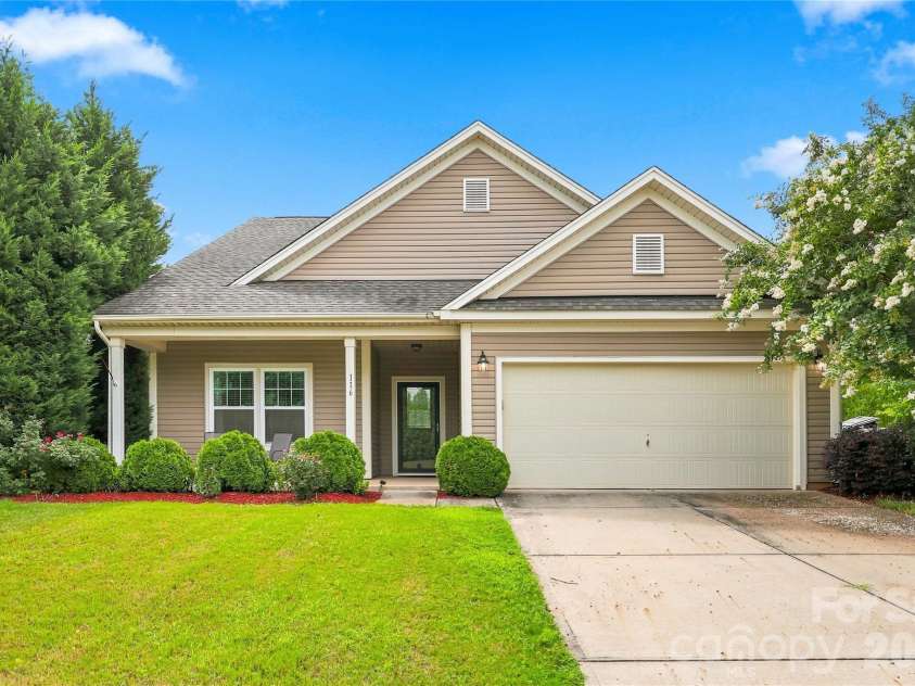 116 Water Ski Drive, Statesville, NC 28677.  MLS# CAR4401813, YatesRealty ID 36934. 
