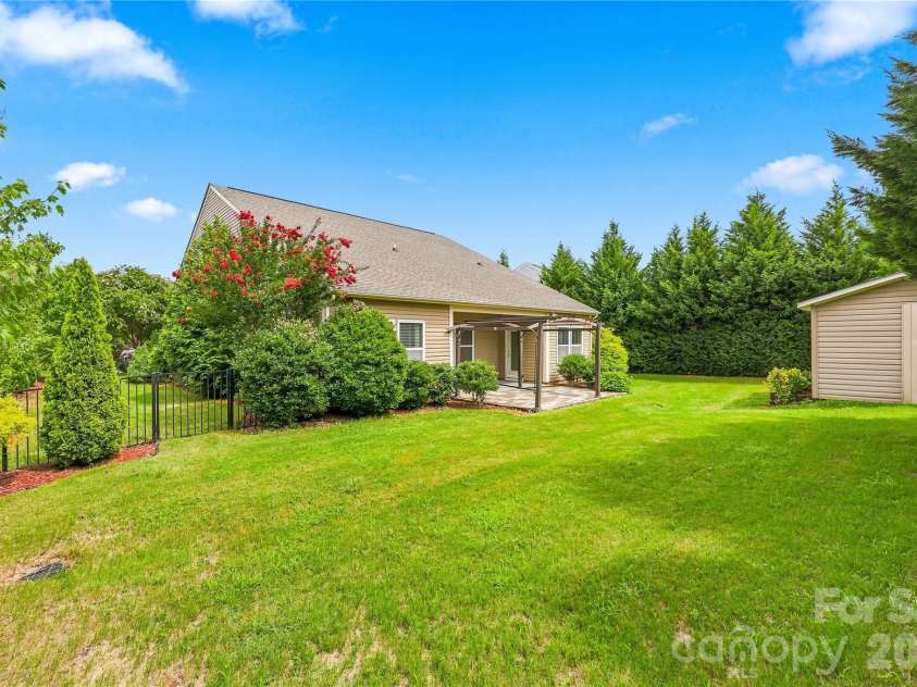 116 Water Ski Drive, Statesville, NC 28677.  MLS# CAR4401813, YatesRealty ID 36934. 
