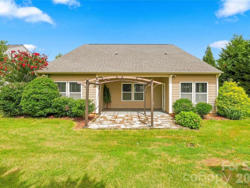 116 Water Ski Drive, Statesville, NC 28677.  MLS# CAR4401813, YatesRealty ID 36934. 