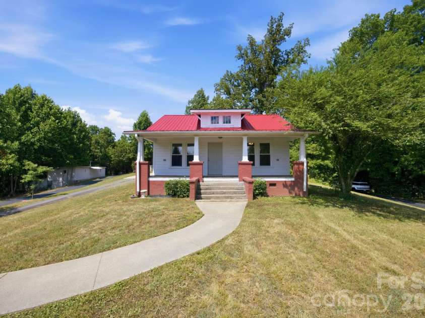 661 Lenoir Road, Morganton, NC 28655.  MLS# CAR4402900, YatesRealty ID 36936. 