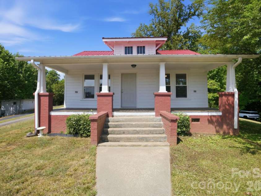 661 Lenoir Road, Morganton, NC 28655.  MLS# CAR4402900, YatesRealty ID 36936. 