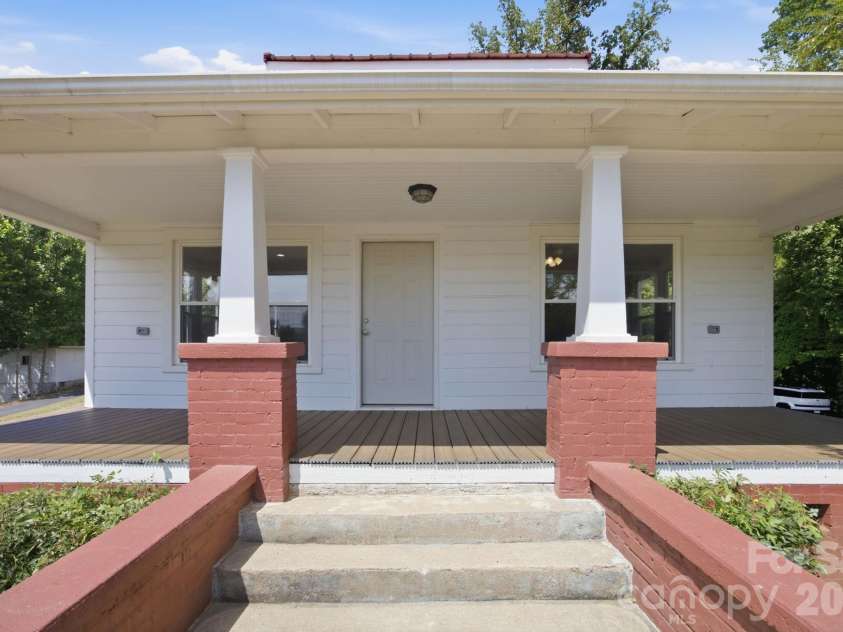 661 Lenoir Road, Morganton, NC 28655.  MLS# CAR4402900, YatesRealty ID 36936. 